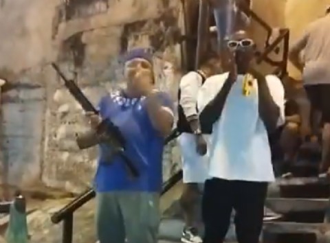 Crimen organizado: dos sujetos fuertemente armados se filmaron asegurando que "están activos" en Guayaquil