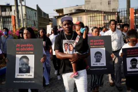Familias de adolescentes asesinados piden disculpas públicas del ministro de Defensa tras condena a 16 militares