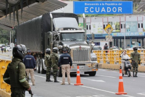 Camiones varados y diálogo en suspenso: crece la tensión comercial entre Ecuador y Colombia