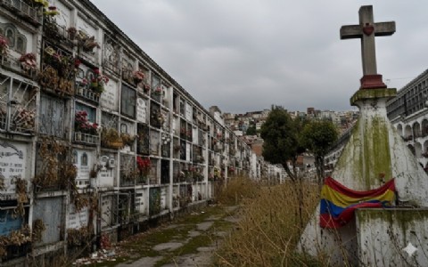 Bajo la gestión de Noboa, la salud pública se derrumba y Ecuador vive escenas dignas de un país en abandono