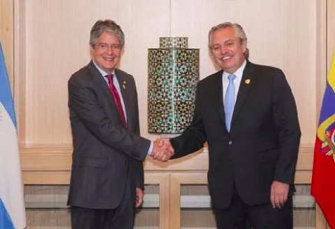 Lasso intentó exportar la crisis de Ecuador a la Argentina: le "aconsejó" al presidente Fernández dolarizar la economía