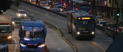 Ecuador sufre apagón general por fallas en red de suministro