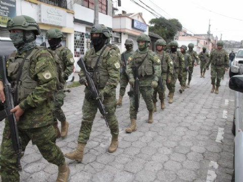 Masacre en Manabí: un grupo con uniforme militar asesinó a varias personas en una finca