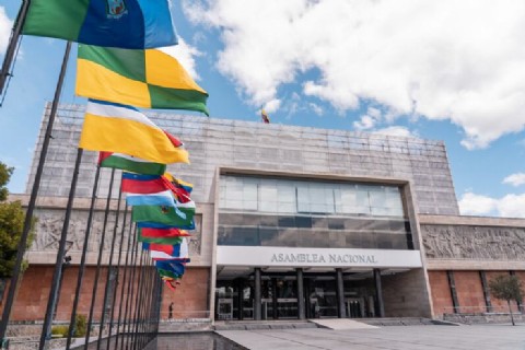 Ecuador aprueba ley de ciberseguridad que obliga a escuelas y universidades a enseñar seguridad digital