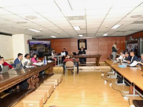 No tienen cara: funcionarios acusados de formar parte de una red de corrupción narco, continúan recibiendo su sueldo