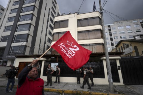 Cuba cierra su embajada en Ecuador tras la expulsión de su personal diplomático