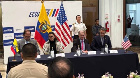 Ecuador permitirá presencia permanente del FBI y refuerza su cooperación con EE.UU.