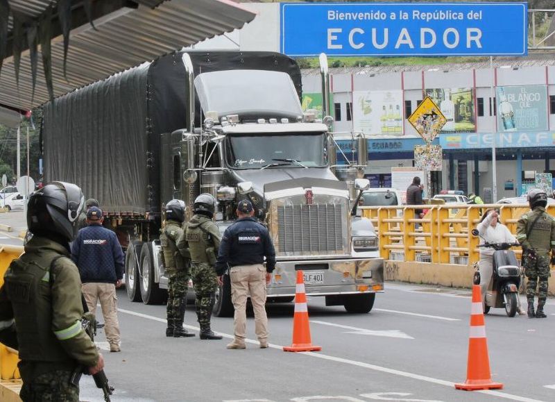 Camiones varados y diálogo en suspenso: crece la tensión comercial entre Ecuador y Colombia