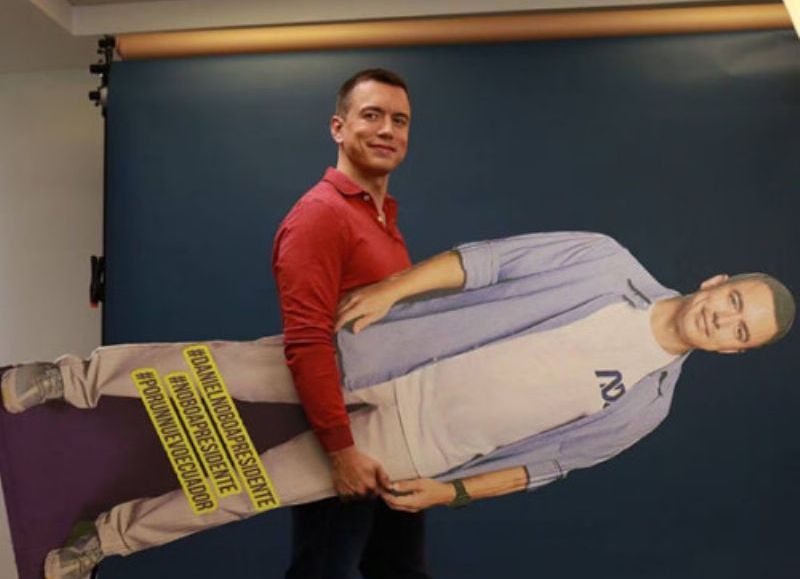 Insólito: Noboa festeja el "9 a 2" mientras el país está a oscuras