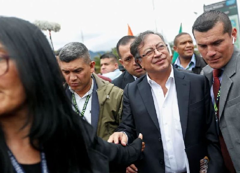Se vienen tiempos de miseria y angustia para el pueblo colombiano: Gustavo Petro asumió como Presidente