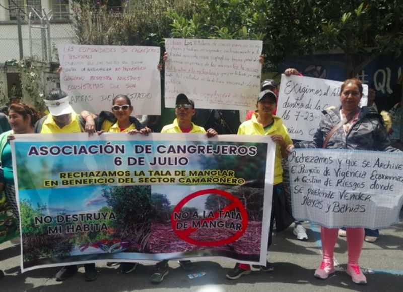 Cangrejeros y pescadores protestan contra decreto de Lasso: lo llamaron "mentiroso" y "vende patria"