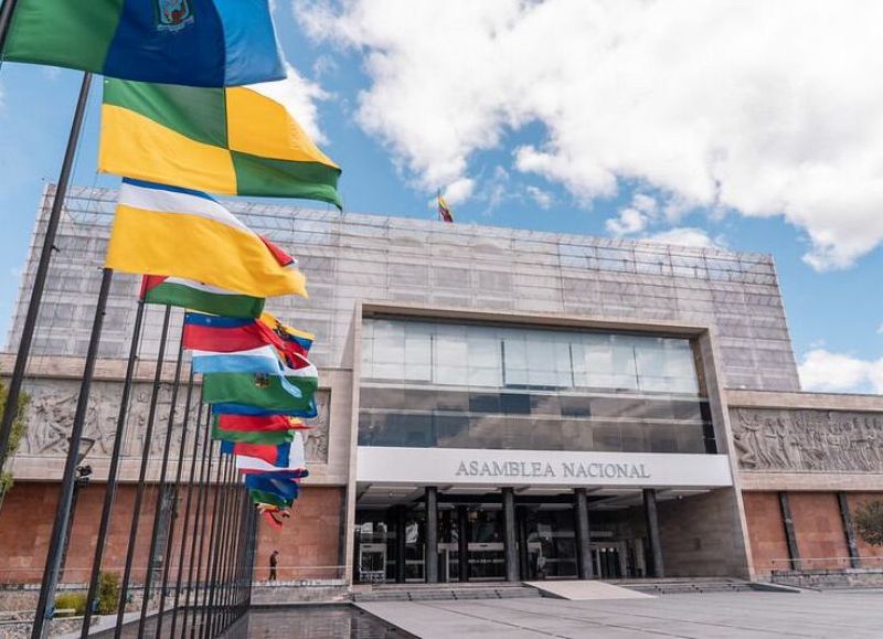 Ecuador aprueba ley de ciberseguridad que obliga a escuelas y universidades a enseñar seguridad digital