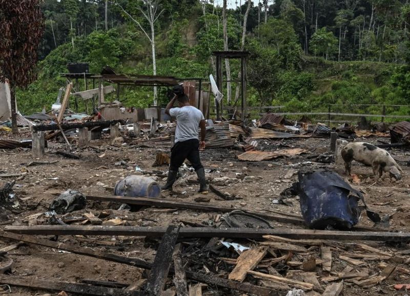 Campesinos contradicen al Gobierno de Ecuador tras bombardeo y crece la polémica