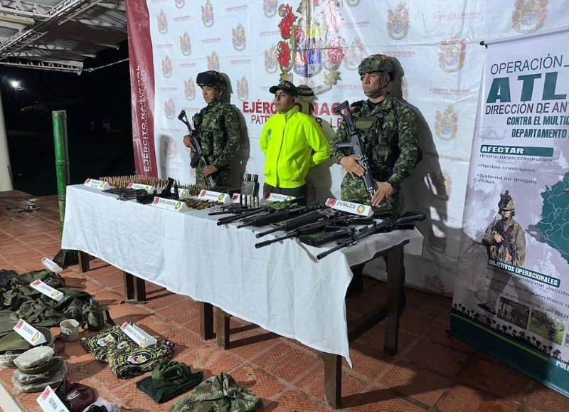 Operativo binacional desmantela arsenal de grupo armado en zona limítrofe entre Colombia y Ecuador